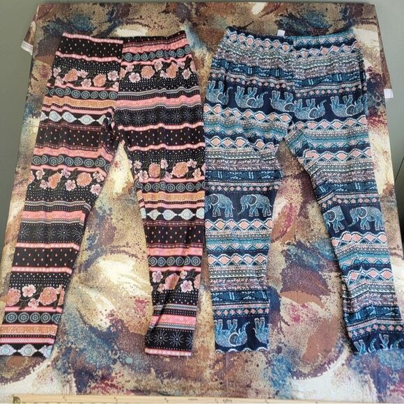 No Boundaries Pants - 2 Pairs XL No Boundaries Women's Leggings Elephant & Floral 2 PAIRS